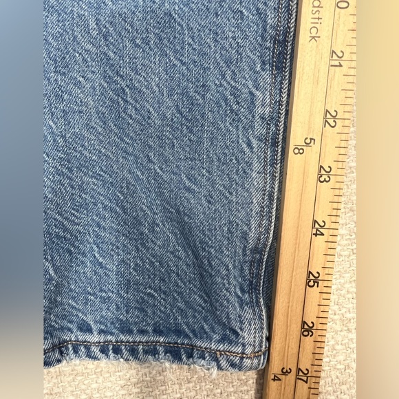 American Eagle Straight Mom High Rise Light Wash Blue Jeans Distressed Pockets 2 - Picture 9 of 16